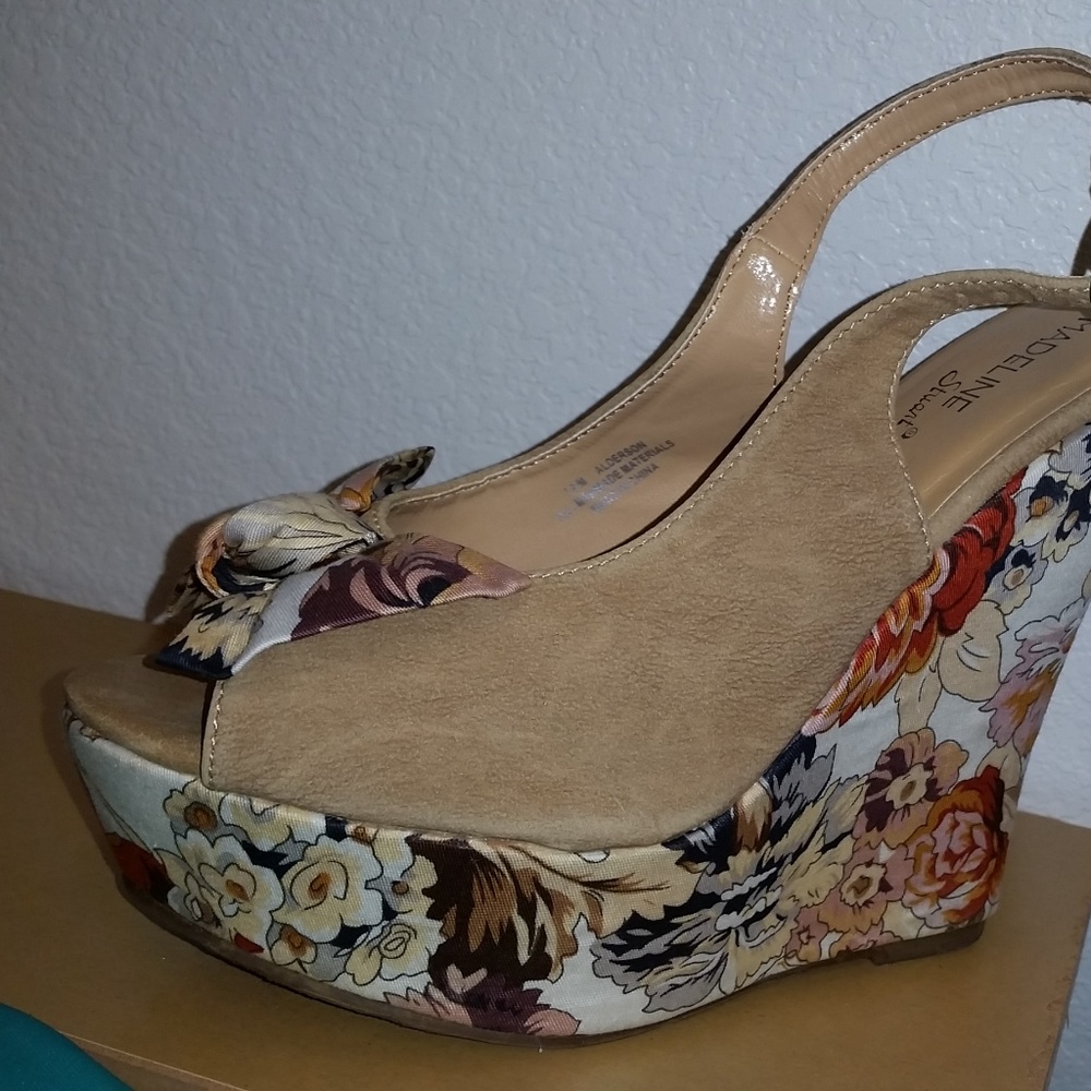 Madeline Stuart platform sandals size 7 1/2